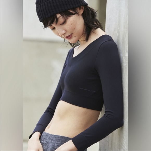 Alexander Wang  Uniqlo Top - Picture 2 of 6